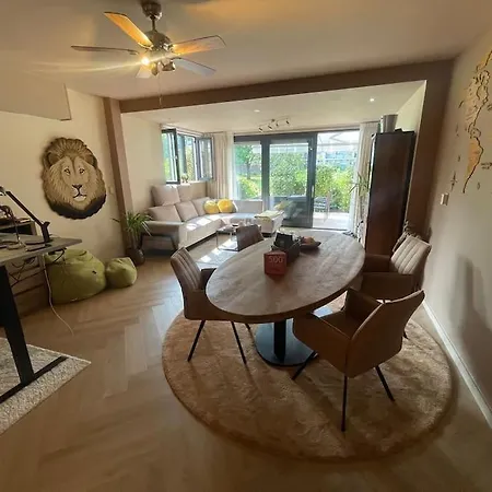 Apartmán Luxe Bij Zuidas Met Tuin En Buitendouche